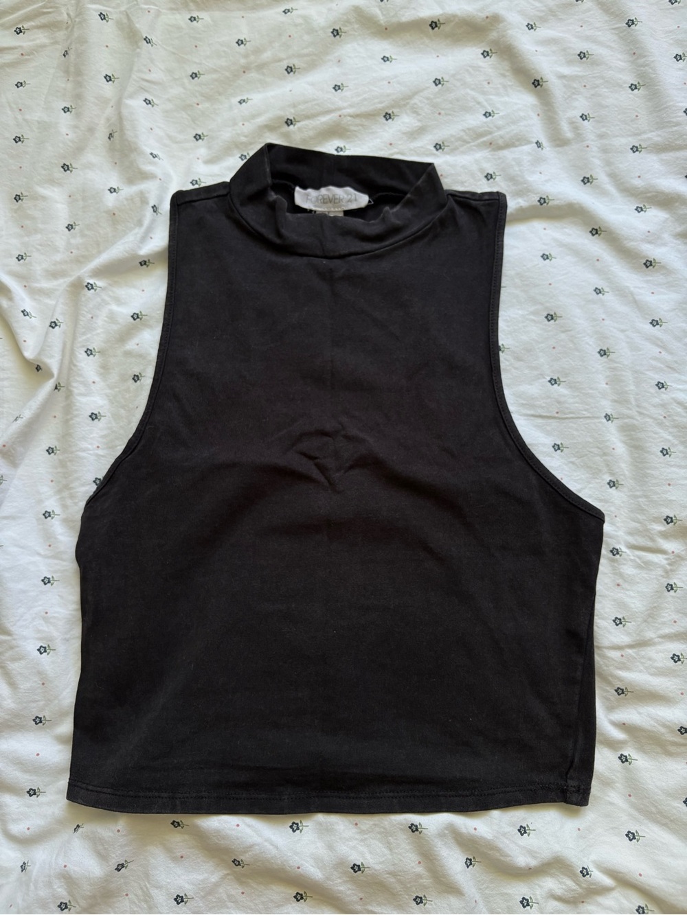 Black cropped tank
